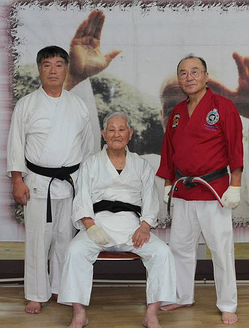 Từ trái sang phải: Đại sư Chi Seung-won, Đại sư Park Chull-hee và Đại sư, Đại sư Kim Soo vào năm 2010.